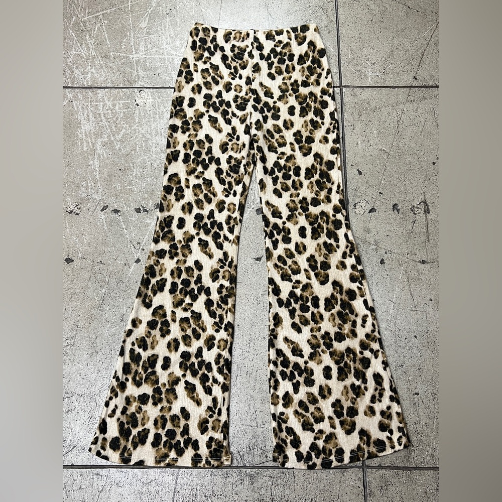 456B. Leopard Pant & Button Front Set - Picture 7 of 10
